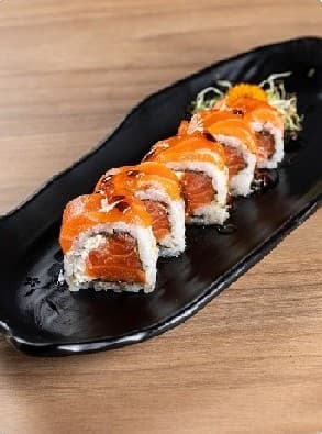 Uramaki de Salmão com Molho de Maracujá