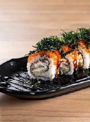 Uramaki Especial de Tilápia com Crispy de Couve