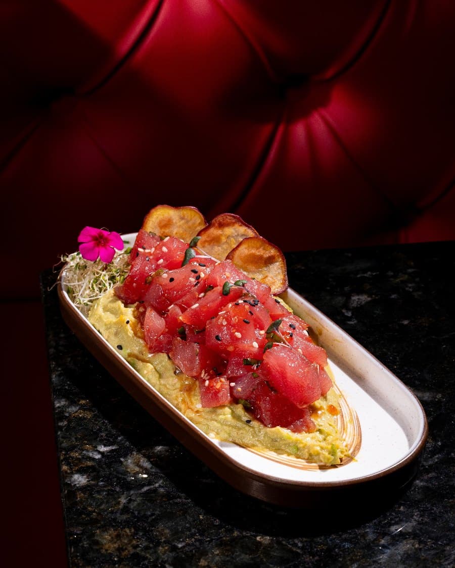 Tartar de atum com chips de batata
